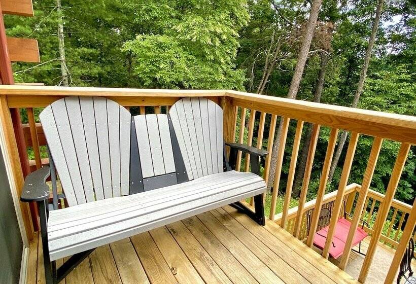 Foxes  Den Cabin With Private Hot Tub And Arcade Game By Redawning