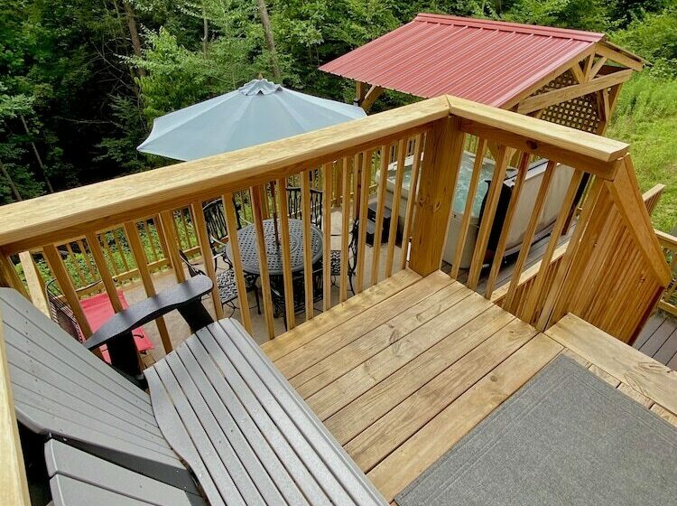 Foxes  Den Cabin With Private Hot Tub And Arcade Game By Redawning