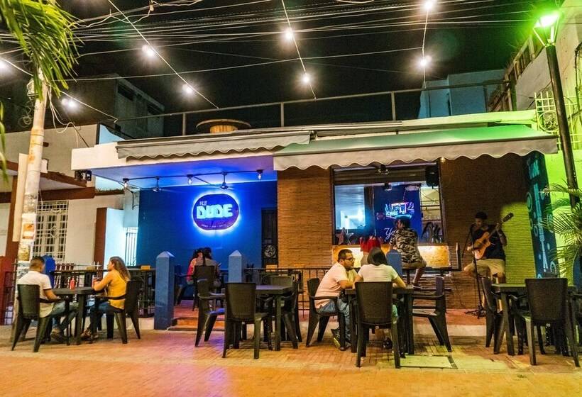 Hey Dude Hostal Bar