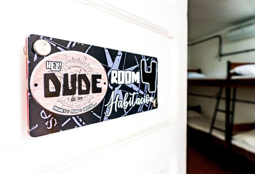 Hey Dude Hostal Bar