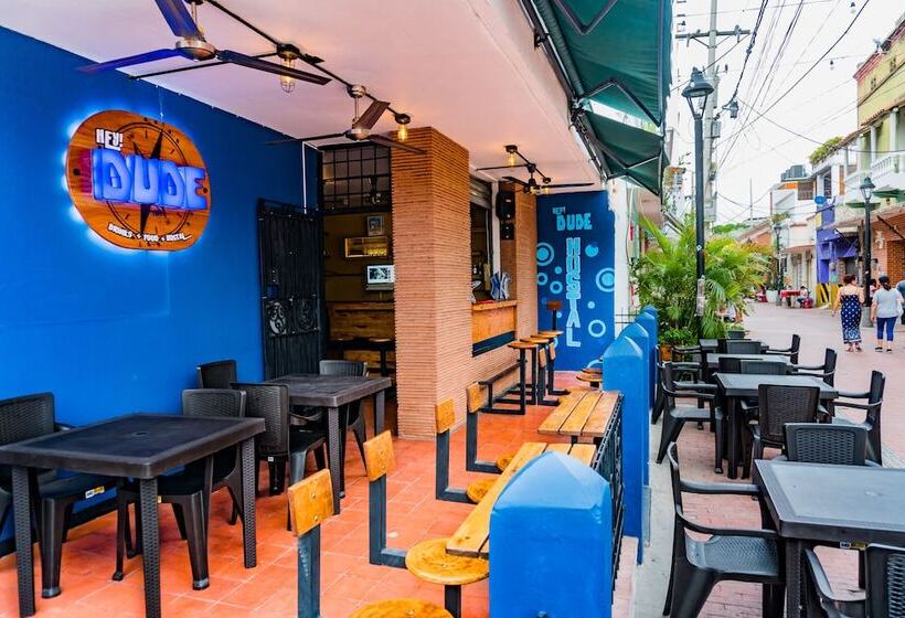 Hey Dude Hostal Bar