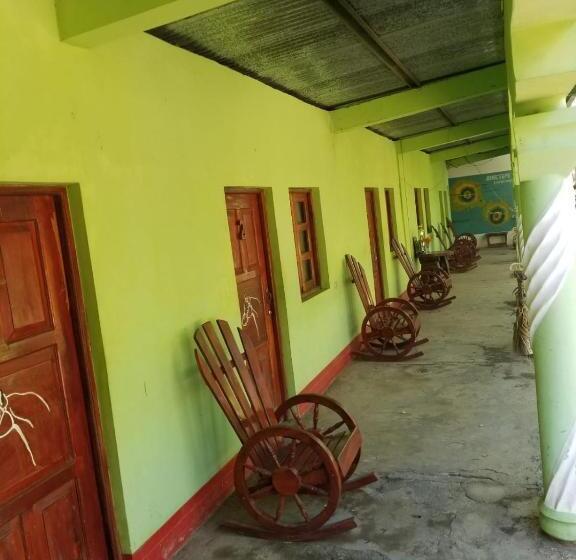 Hostal  Caballo Blanco