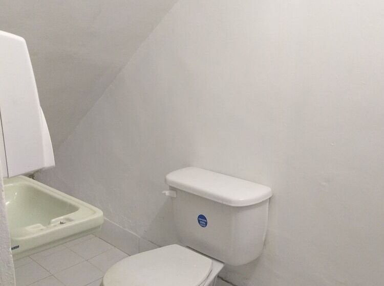 Hostal Canaan Hostel