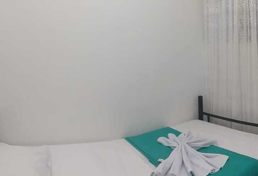 Hostal Canaan Hostel