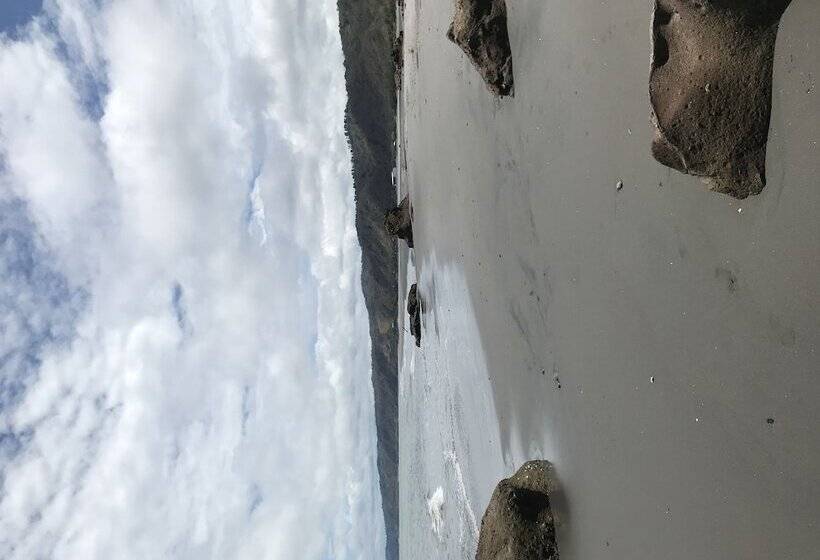 مسافرخانه Hostería Pacific Stone