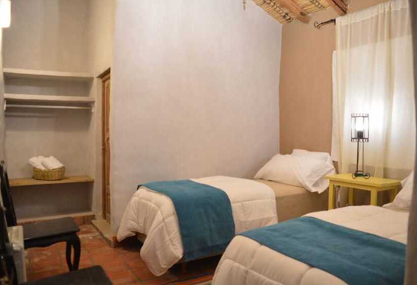 簡易ホテル Posada Tika