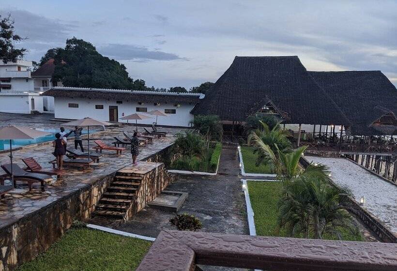 בית מלון כפרי Amaan Ocean Kihinani