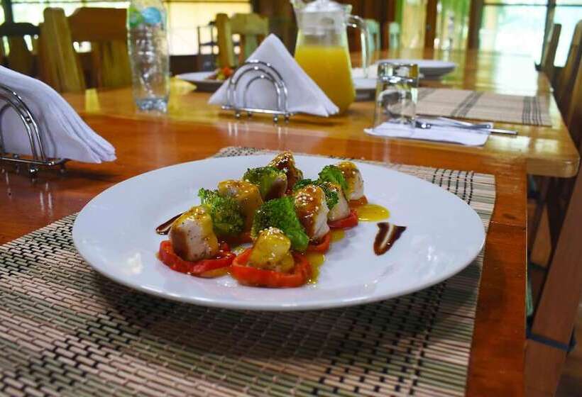 هتل Amazon Lodge Adventures