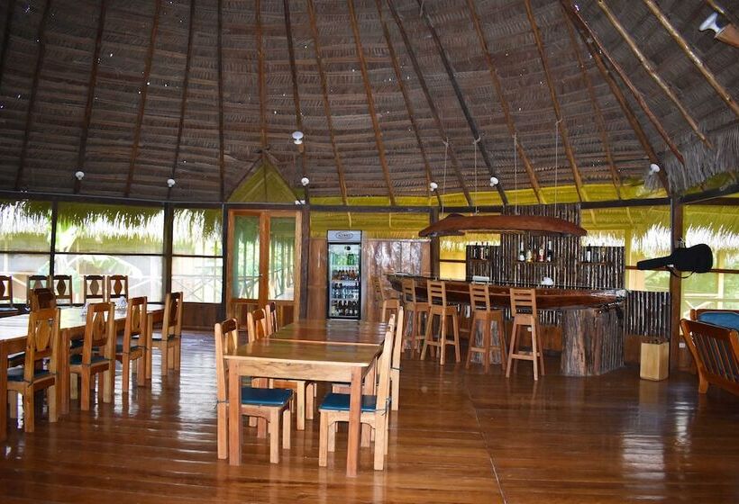 هتل Amazon Lodge Adventures