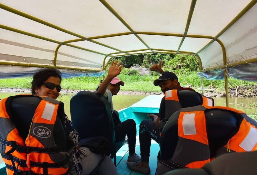 هتل Amazon Lodge Adventures