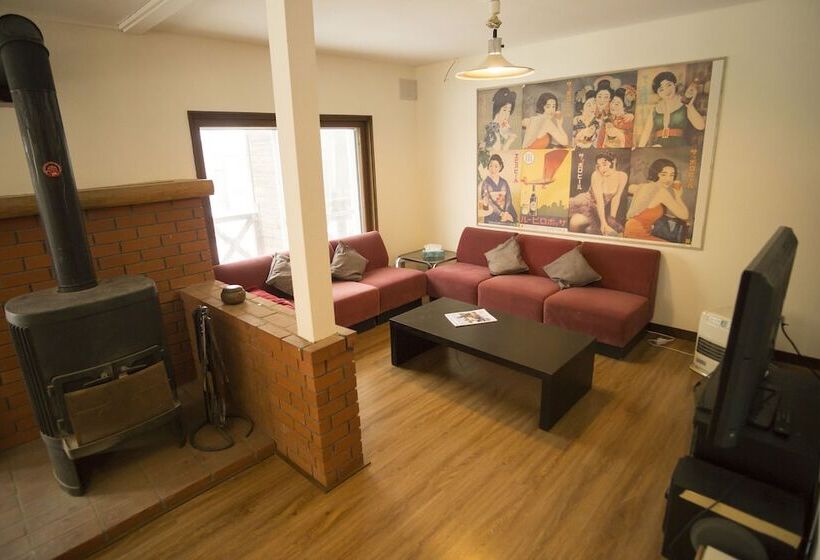 فندق Annupuri Mountain View Lodge