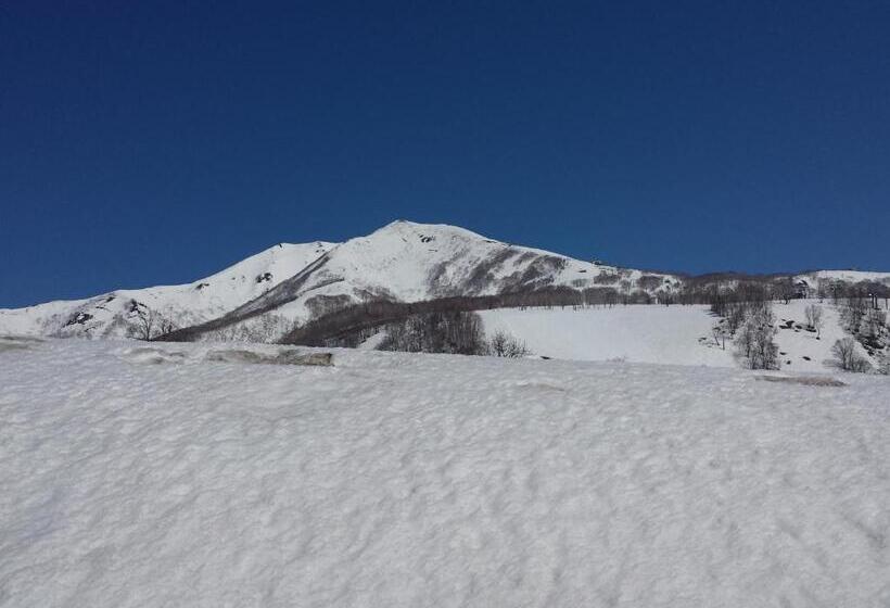 فندق Annupuri Mountain View Lodge