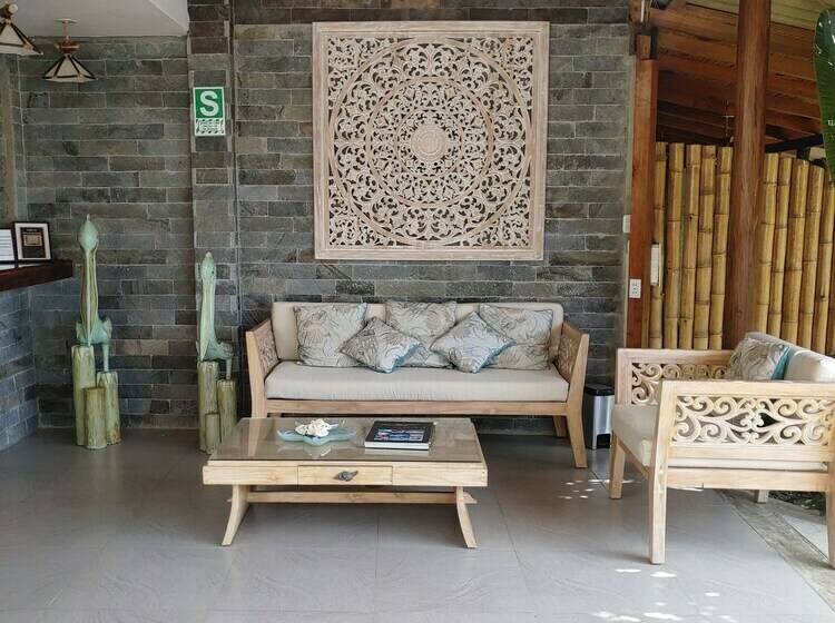 هتل Aquamare Bungalows