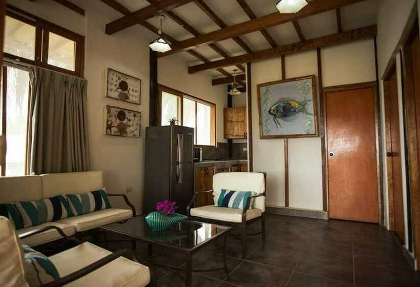 هتل Aquamare Bungalows