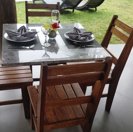 هتل Aquamare Bungalows