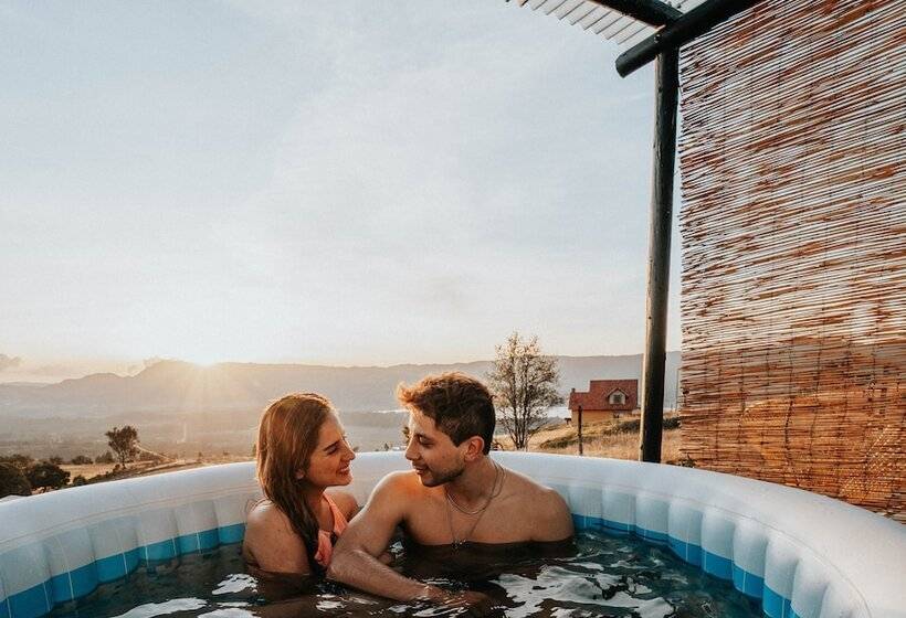 Отель Bajo El Cielo Glamping