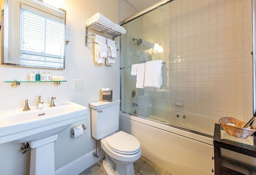 Отель Bass Cottage & Ullikana