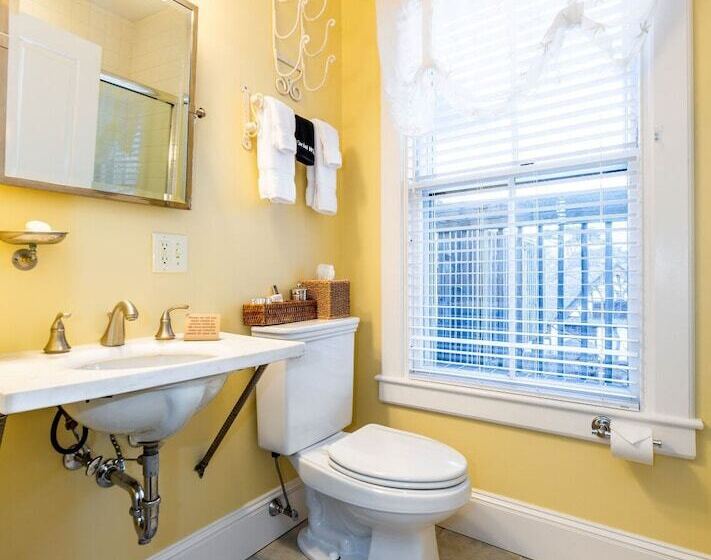 Отель Bass Cottage & Ullikana