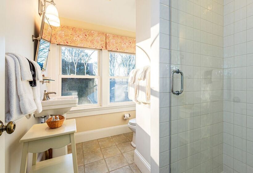 Отель Bass Cottage & Ullikana