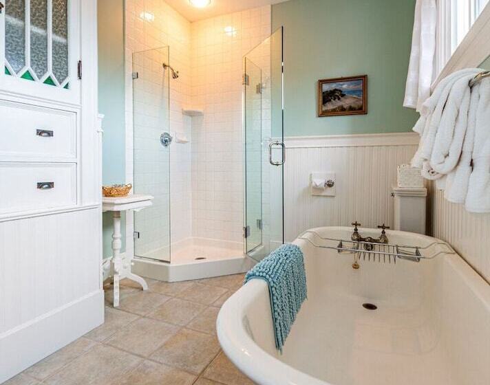 Отель Bass Cottage & Ullikana