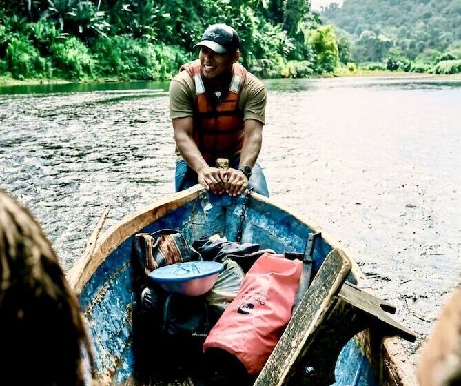 Отель Ditsowou Lodge & Tours