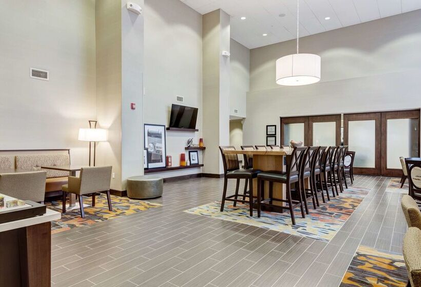 فندق Hampton Inn