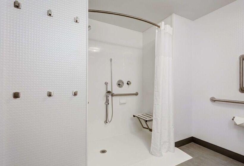 فندق Hampton Inn