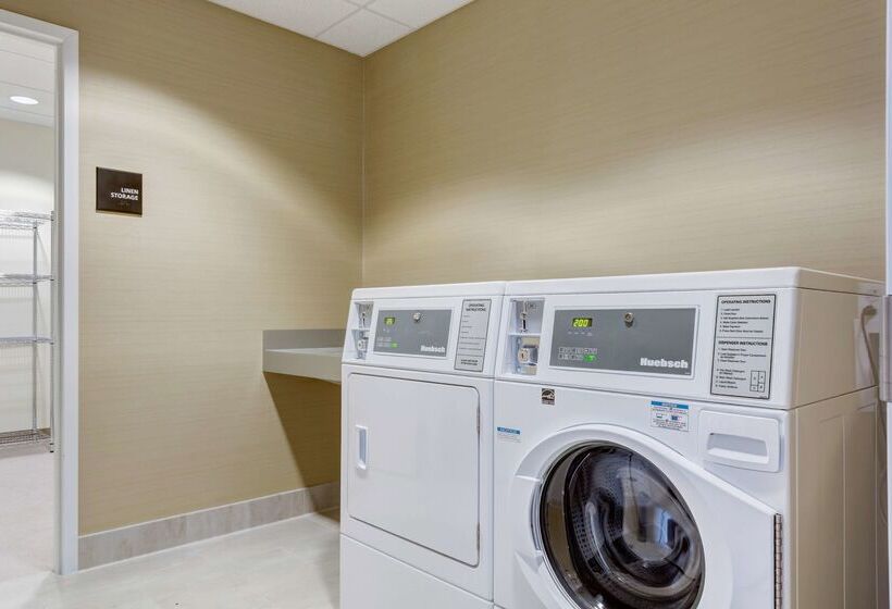 فندق Hampton Inn