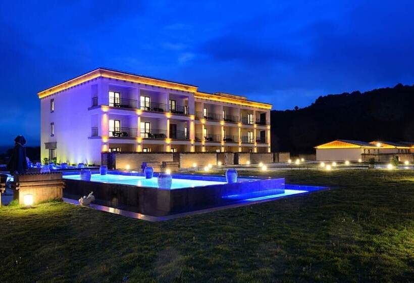 호텔 High Mountain Resort   Deqin