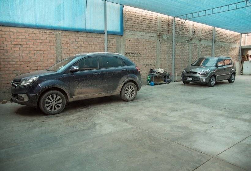 هتل Hostal Calle 5