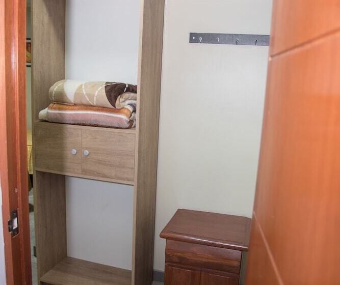 هتل Hostal Calle 5