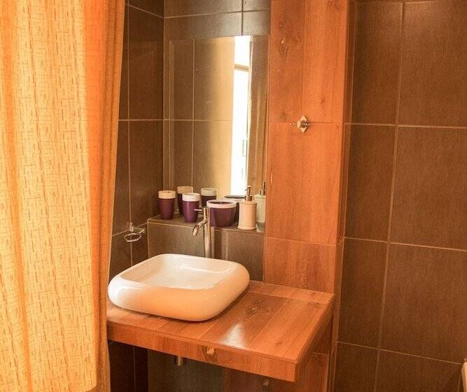 هتل Hostal Calle 5