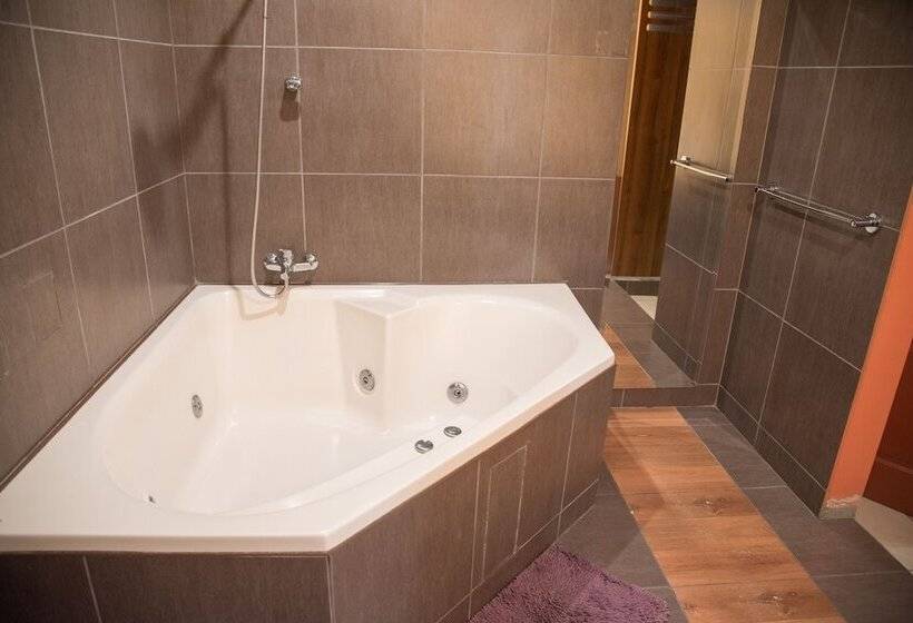 هتل Hostal Calle 5