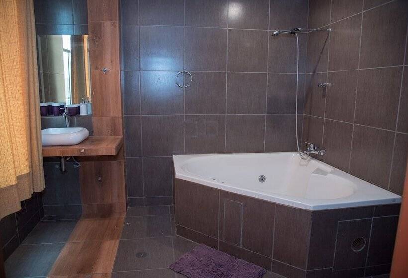 هتل Hostal Calle 5