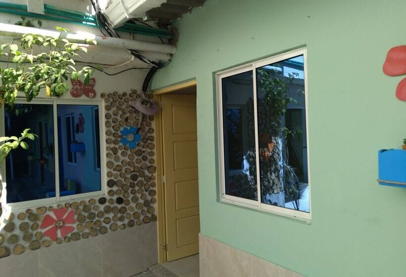 בית מלון כפרי House Marfito Airport