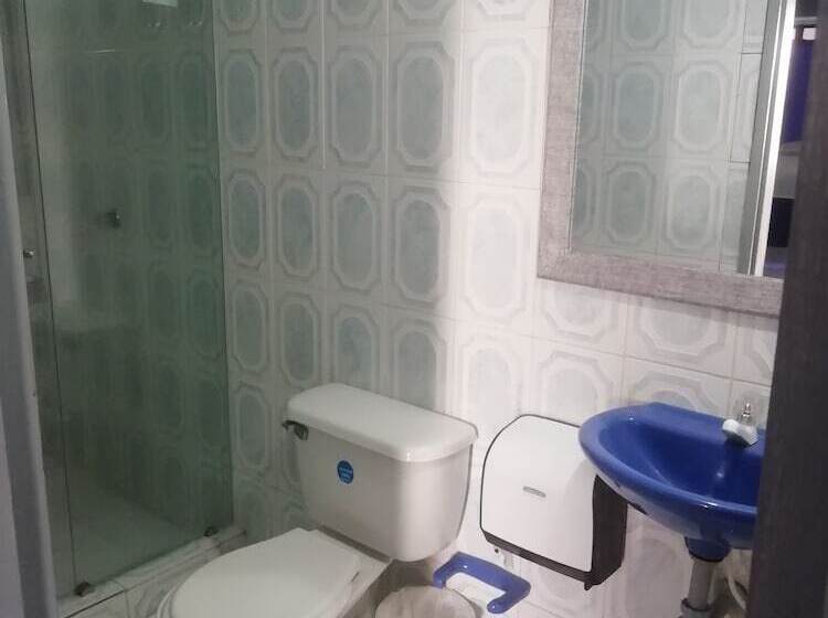 בית מלון כפרי House Marfito Airport