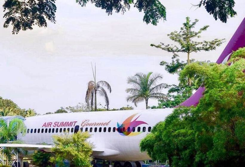 Kamayan Sa Palaisdaan Hotel And Resort