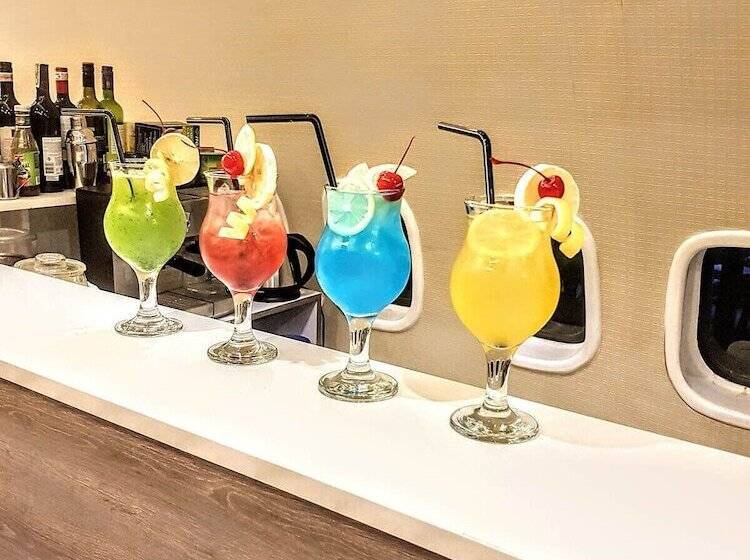 Kamayan Sa Palaisdaan Hotel And Resort