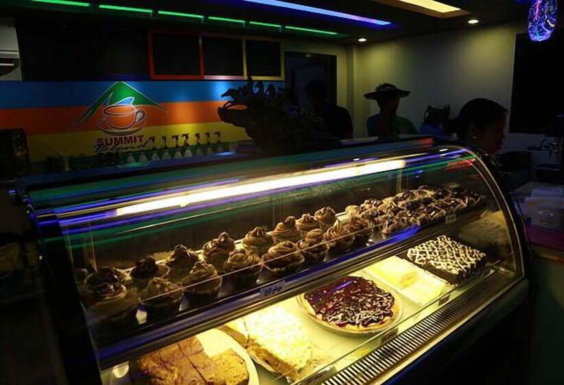 Kamayan Sa Palaisdaan Hotel And Resort