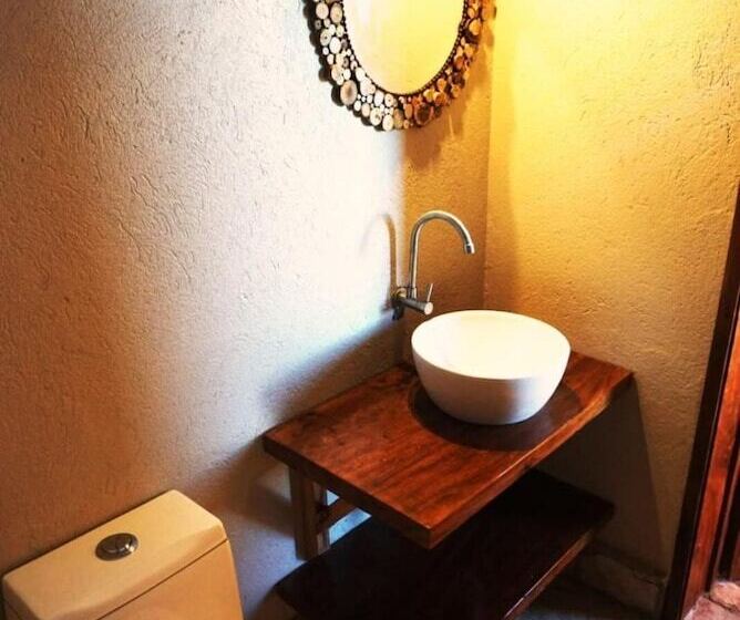 هتل Kikonko Lodge