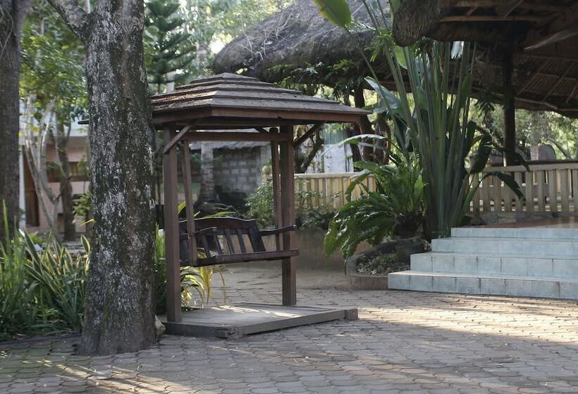 هتل Labros Adventure Camp And Waterfront