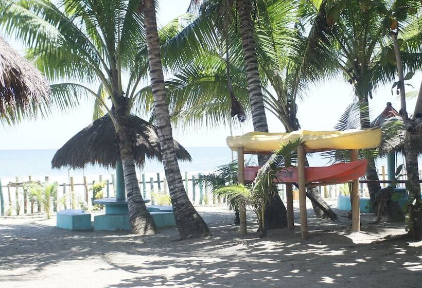 هتل Labros Adventure Camp And Waterfront