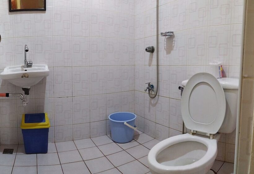 هتل Labros Adventure Camp And Waterfront