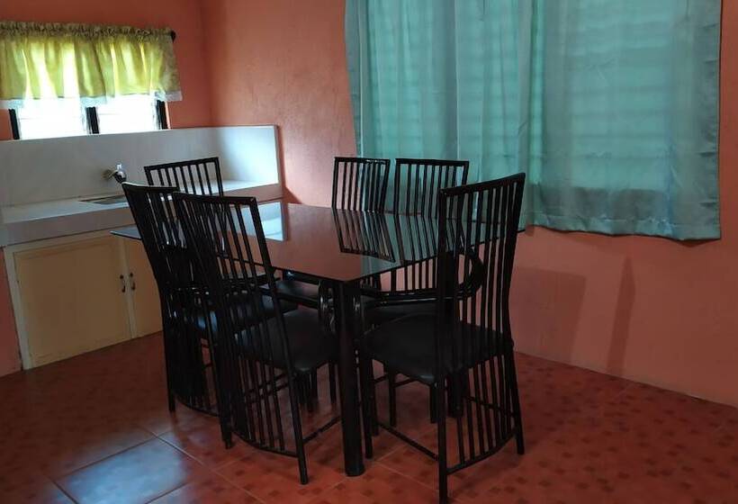 هتل Labros Adventure Camp And Waterfront