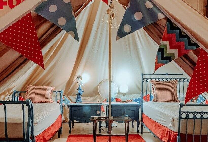 호텔 Lone Star Glamp Inn