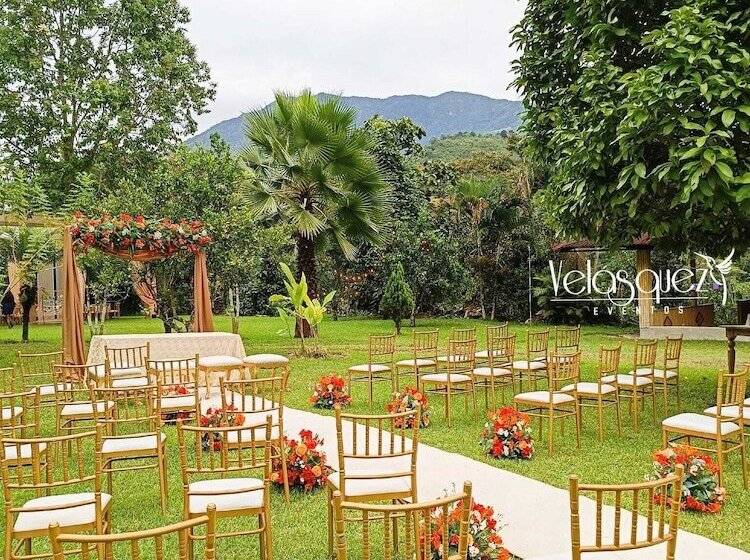 هتل Mercedes Lodge