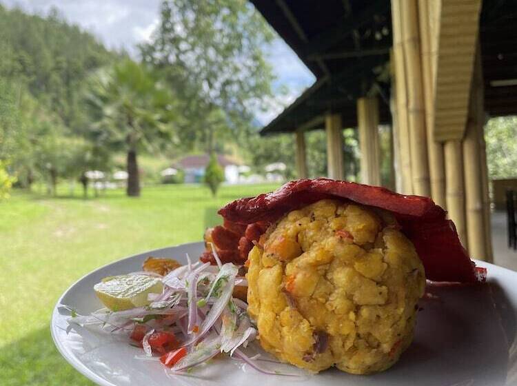 هتل Mercedes Lodge