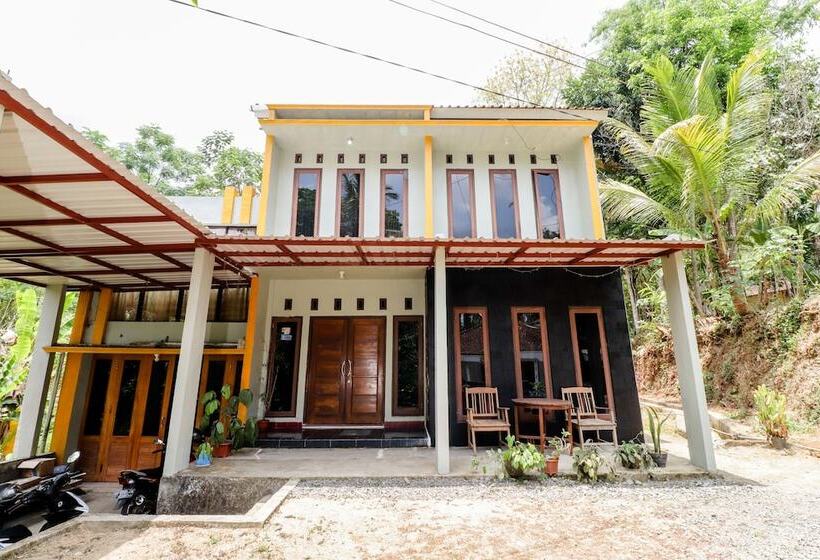 호텔 Nabhan Homestay