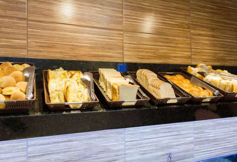 Отель Oliveiras