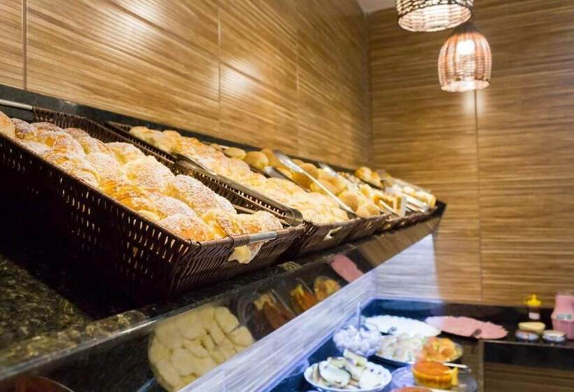 Отель Oliveiras